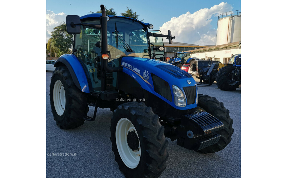 New Holland T4.105 Dual Command mit synchronisierter Zapfwelle und SuperSteer-Vorderachse. - 5