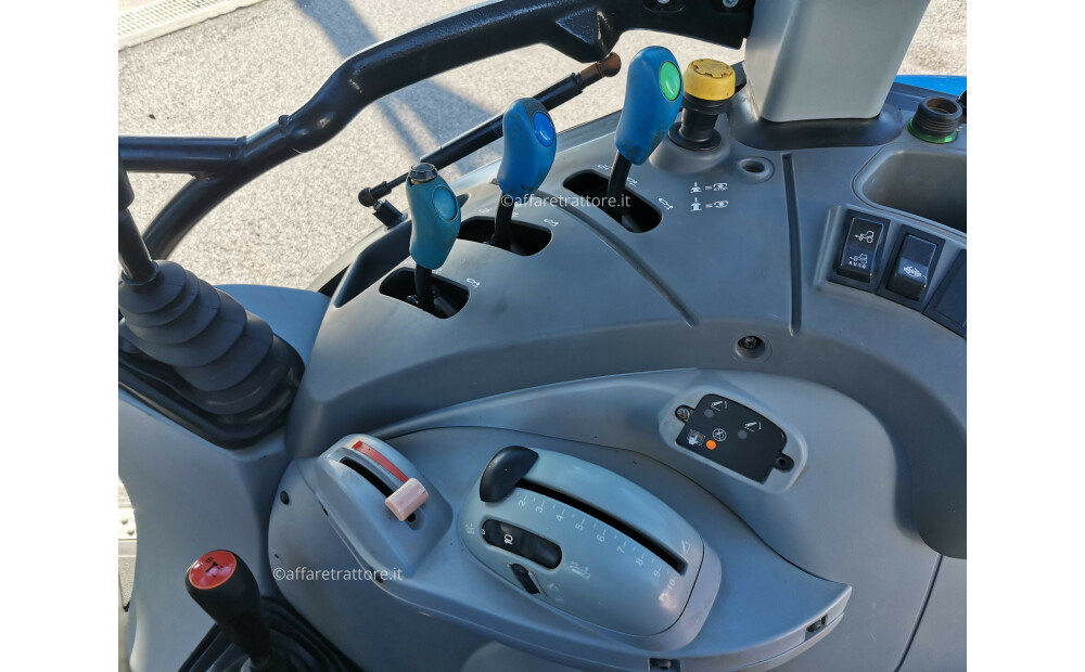 New Holland T4.105 Dual Command mit synchronisierter Zapfwelle und SuperSteer-Vorderachse. - 10