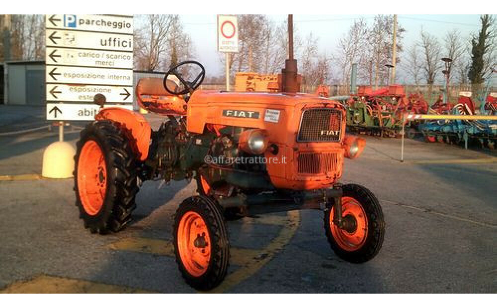 GEBRAUCHTER FIAT 215 LANDWIRTSCHAFTLICHER TRAKTOR - 3