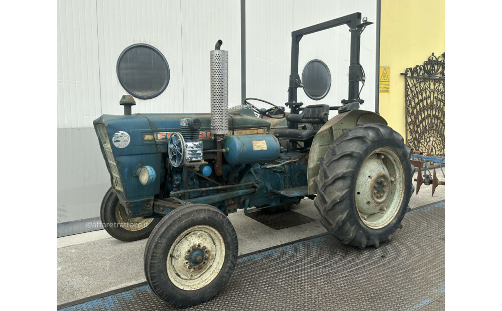 Ford 3000 Traktor - 50 PS - 8