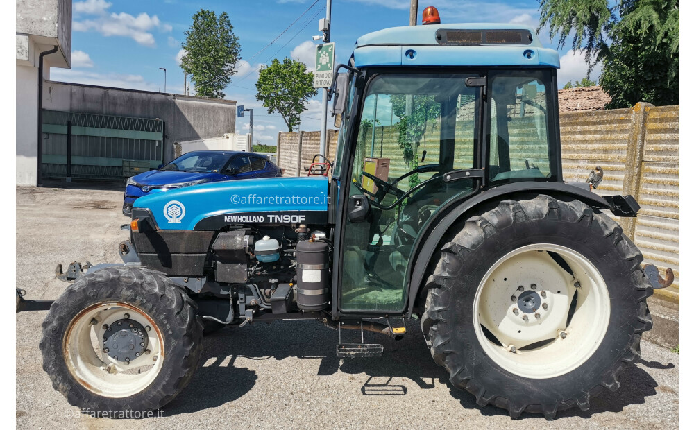 New Holland TN90F Usato - 2