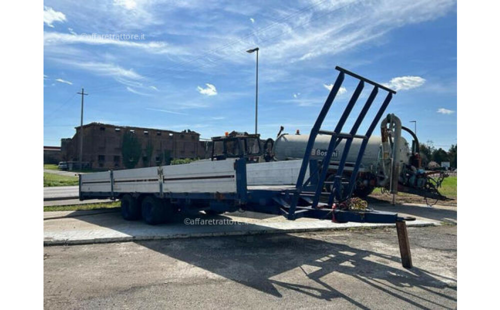 Gebrauchter landwirtschaftlicher Pritschenwagen mit zwei eng beieinander liegenden Achsen, Wagentyp - 1