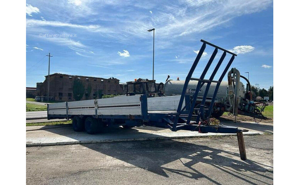 Gebrauchter landwirtschaftlicher Pritschenwagen mit zwei eng beieinander liegenden Achsen, Wagentyp - 2