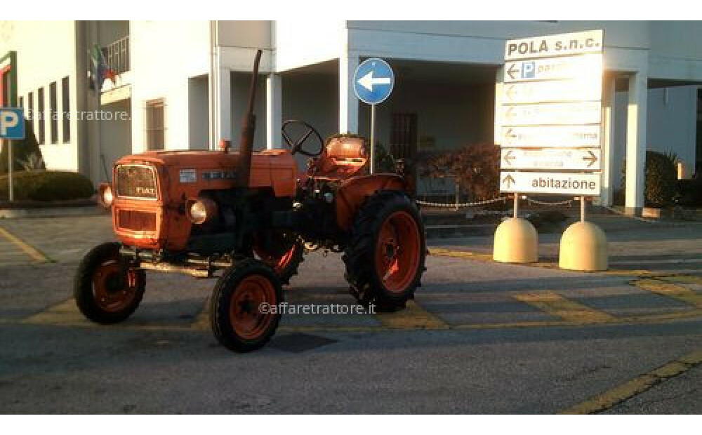 GEBRAUCHTER FIAT 215 LANDWIRTSCHAFTLICHER TRAKTOR - 1